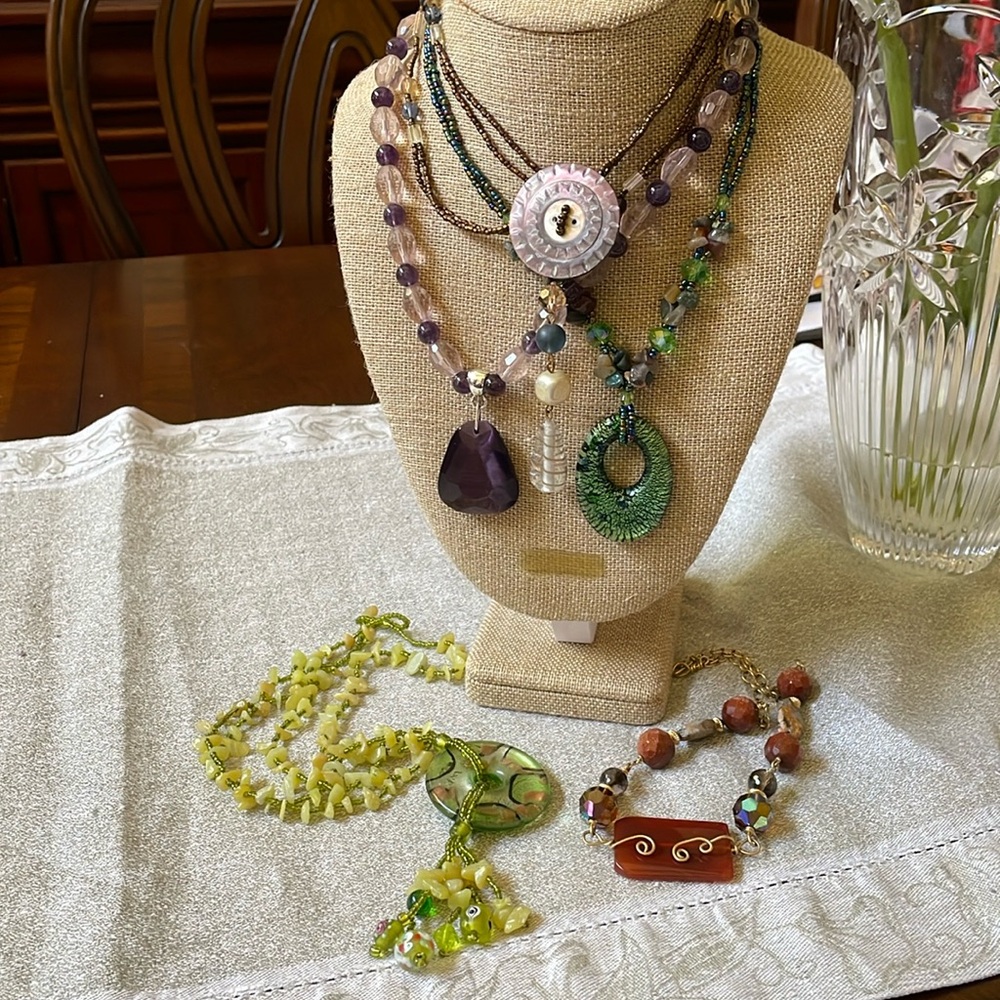 ♡Lot Of 5 Glass Necklaces♡